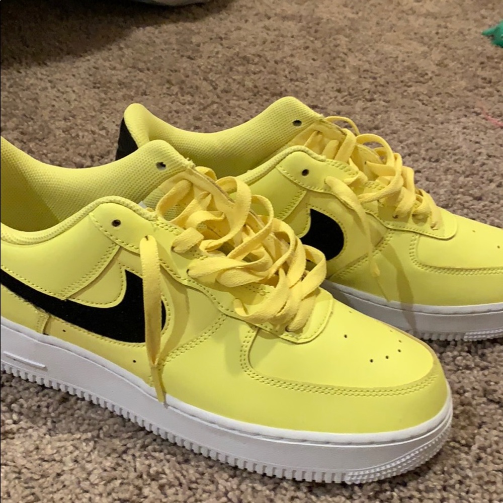 Nike Air Force 1 Yellow